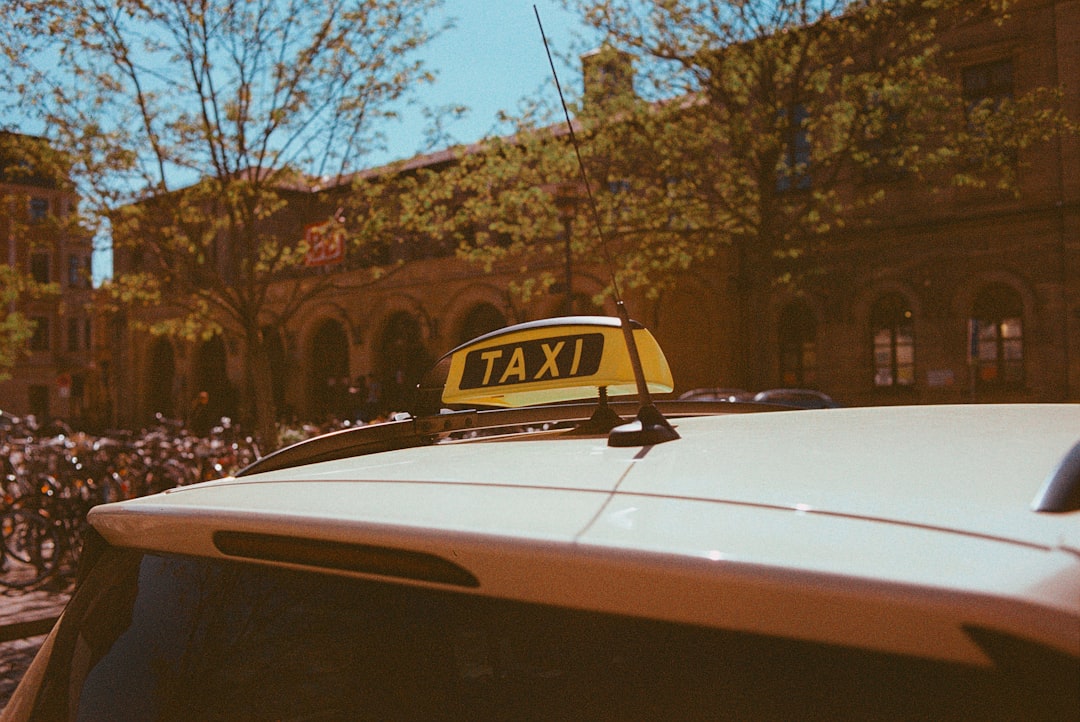 about-us-img Taxi Driver. Made with Leica R7 (Year: 1994) and Leica Summicron-R 2.0 35mm (Year: 1978). Analog scan via nimmfilm.de: Fuji Frontier SP-3000. Film reel: Voigtländer Vchrome 100 E6 (expired 1998)
